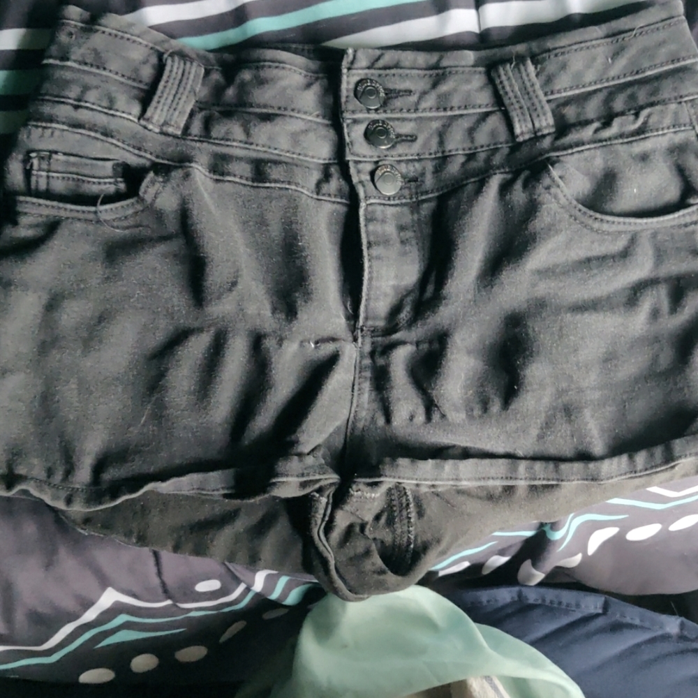 BLACK SHORTS